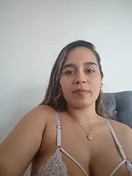 LaurenWelly  online show from 23, 2, 2025