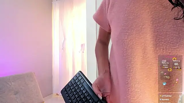 Snapshot of candyy_bella chatting on 7, 1, 2025 candyy bella online show from 7, 1, 2025