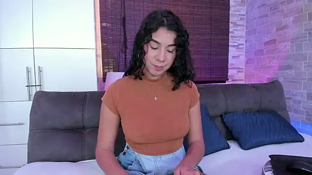 Snapshot of candyy_bella chatting on 1, 2, 2025 candyy bella online show from 1, 2, 2025