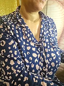 Foxlady2271 online show from 14, 2, 2025