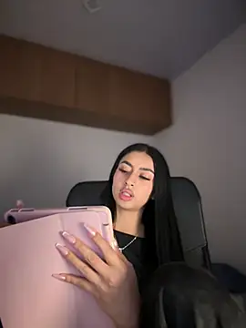 maddy bronw  online show from 15, 3, 2025