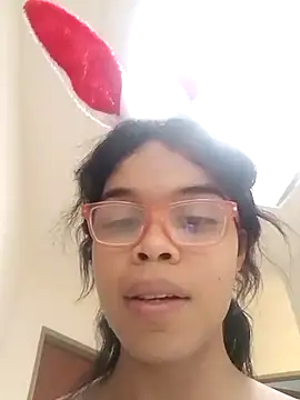 evelyn wine online show from 22, 3, 2025