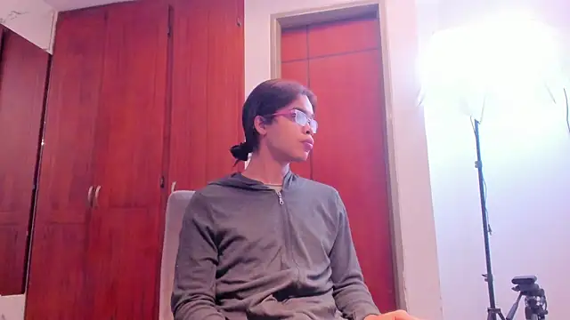 evelyn wine online show from 20, 9, 2025