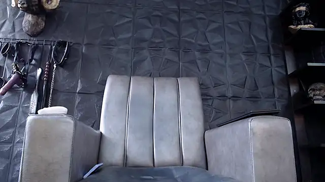 Agata Darkness online show from 6, 11, 2025