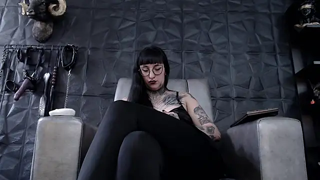 Agata Darkness online show from 28, 11, 2025