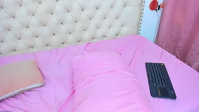 Snapshot of Kim_Eli chatting on 19, 12, 2024 Kim Eli online show from 19, 12, 2024