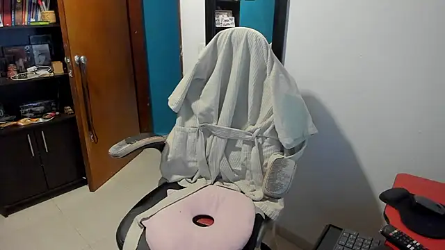 peanut tangerine online show from 24, 11, 2025