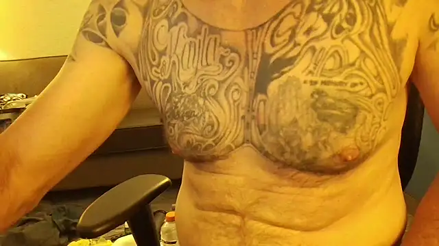 Snapshot of overaveragefreak4you chatting on 30, 6, 2026 overaveragefreak4you online show from 30, 6, 2026