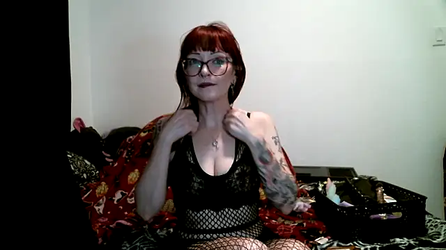 Snapshot of Rayven_Rue chatting on 21, 11, 2025 Rayven Rue online show from 21, 11, 2025