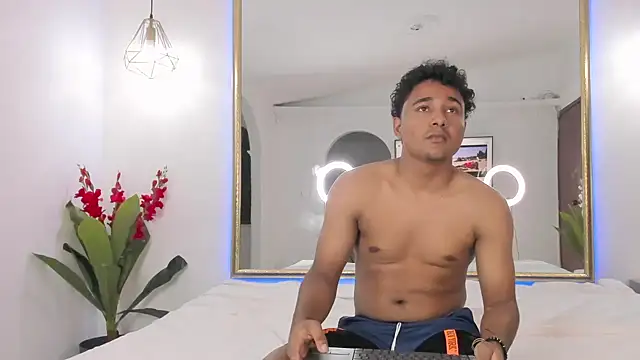 Snapshot of mia_and_masterboy chatting on 10, 12, 2024 mia and masterboy online show from 10, 12, 2024