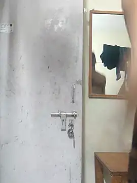 Snapshot of Wild-Honey chatting on 27, 9, 2025 Wild-Honey online show from 27, 9, 2025