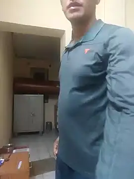 Snapshot of Wild-Honey chatting on 1, 12, 2025 Wild-Honey online show from 1, 12, 2025