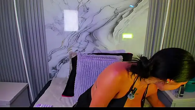 venusowen  online show from 7, 3, 2026