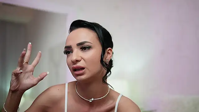 MaraJolie online show from 1, 2, 2025