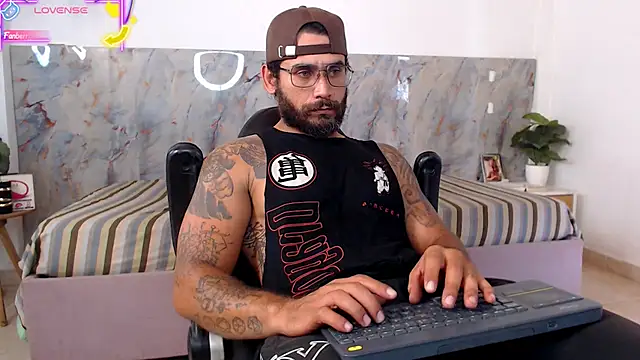 Snapshot of hanz_col chatting on 4, 5, 2026 hanz col online show from 4, 5, 2026
