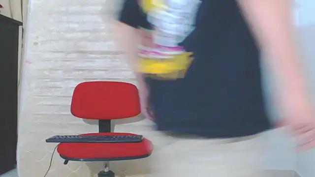 Snapshot of Keeny16 chatting on 4, 12, 2024 Keeny16 online show from 4, 12, 2024