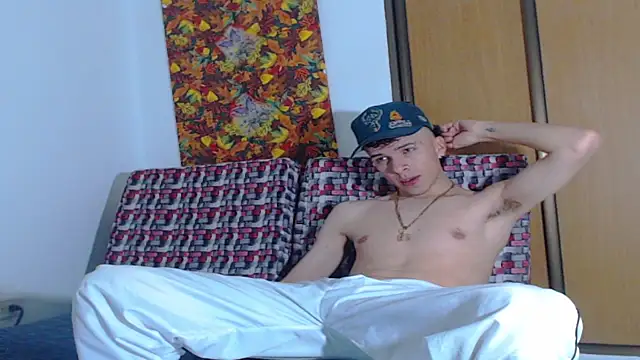 Snapshot of Keeny16 chatting on 17, 12, 2024 Keeny16 online show from 17, 12, 2024