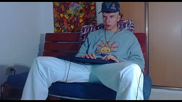 Snapshot of Keeny16 chatting on 18, 12, 2024 Keeny16 online show from 18, 12, 2024