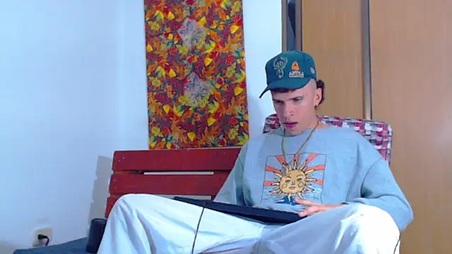 Snapshot of Keeny16 chatting on 19, 12, 2024 Keeny16 online show from 19, 12, 2024