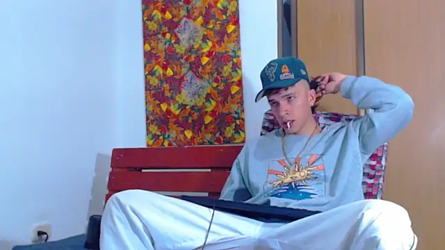 Snapshot of Keeny16 chatting on 19, 12, 2024 Keeny16 online show from 19, 12, 2024