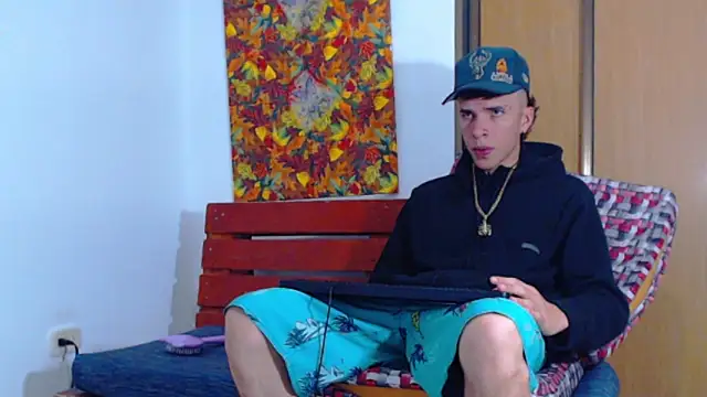 Snapshot of Keeny16 chatting on 19, 12, 2024 Keeny16 online show from 19, 12, 2024