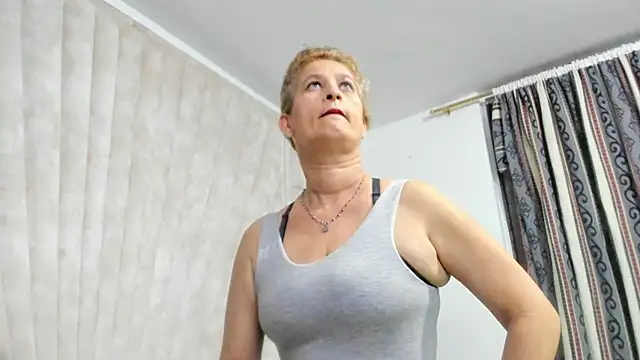 Snapshot of Jade_squirtt chatting on 7, 11, 2025 Jade squirtt online show from 7, 11, 2025