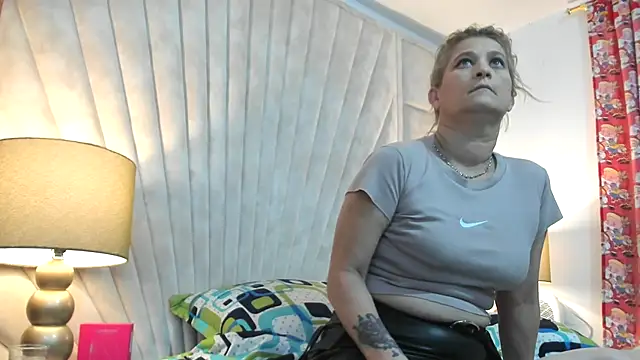 Snapshot of Jade_squirtt chatting on 29, 11, 2025 Jade squirtt online show from 29, 11, 2025