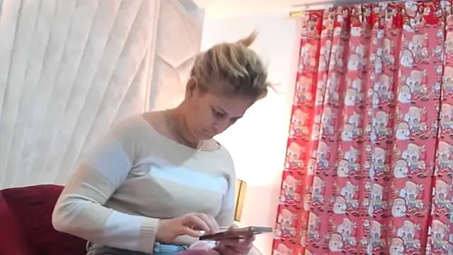 Snapshot of Jade_squirtt chatting on 3, 12, 2025 Jade squirtt online show from 3, 12, 2025