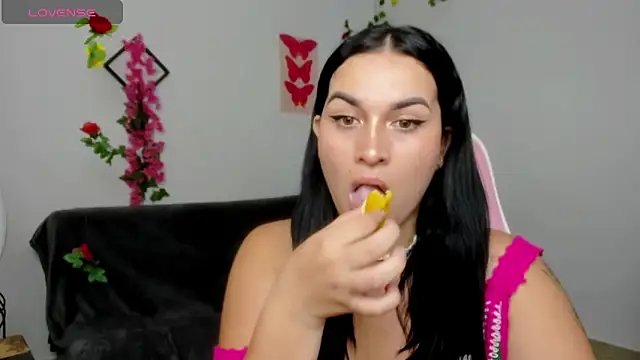 Snapshot of Emic_ chatting on 7, 2, 2025 Emic online show from 7, 2, 2025