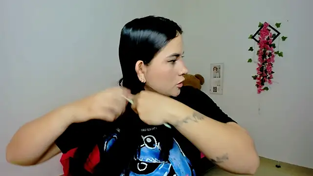 Snapshot of Emic_ chatting on 11, 3, 2025 Emic online show from 11, 3, 2025