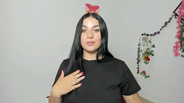 Snapshot of Emic_ chatting on 16, 10, 2025 Emic online show from 16, 10, 2025