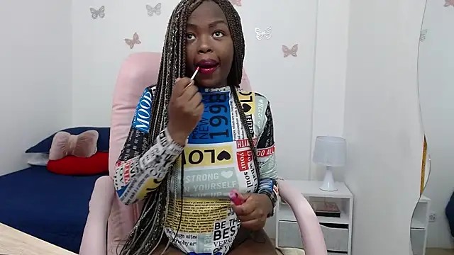 Snapshot of _Zooee chatting on 4, 1, 2025 Zooee online show from 4, 1, 2025