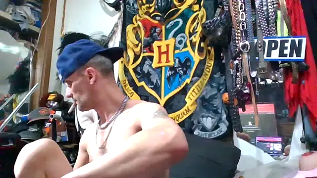 Snapshot of slinginbigD chatting on 15, 12, 2025 slinginbigD online show from 15, 12, 2025