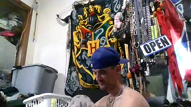 Snapshot of slinginbigD chatting on 19, 12, 2025 slinginbigD online show from 19, 12, 2025