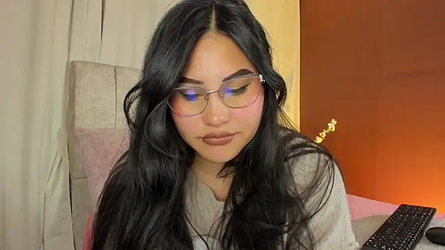 Little Ivy online show from 3, 10, 2025