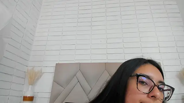 Isis Osman online show from 28, 10, 2025