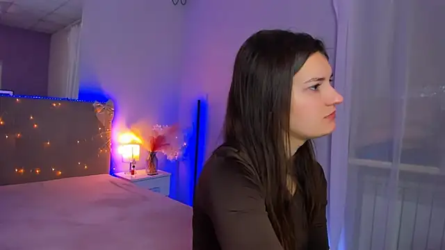 Laura Leee online show from 9, 3, 2026