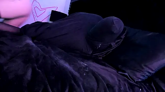 Midnightrose11 online show from 13, 2, 2025