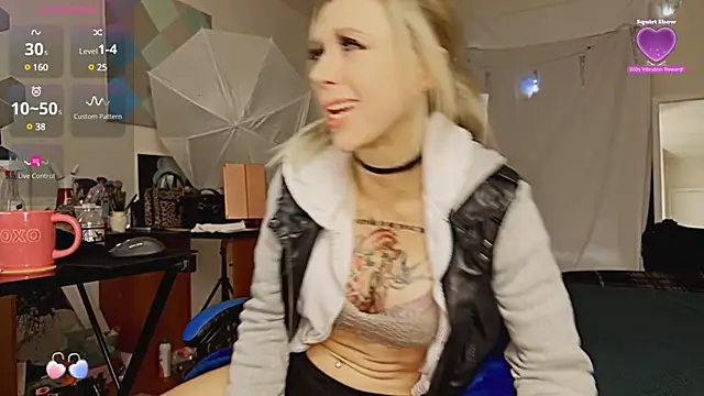 VeronicaRonnieTaylor online show from 25, 12, 2024