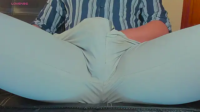 Snapshot of MrLonely02 chatting on 14, 12, 2024 MrLonely02 online show from 14, 12, 2024