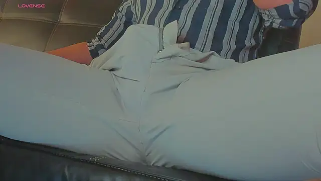 Snapshot of MrLonely02 chatting on 4, 1, 2025 MrLonely02 online show from 4, 1, 2025