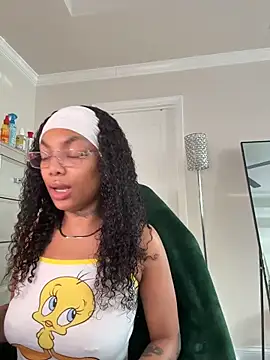 Snapshot of butterflybootyy chatting on 22, 4, 2026 butterflybootyy online show from 22, 4, 2026