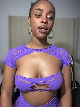 Snapshot of BhadBhad_Kitty chatting on 5, 12, 2025 BhadBhad Kitty online show from 5, 12, 2025