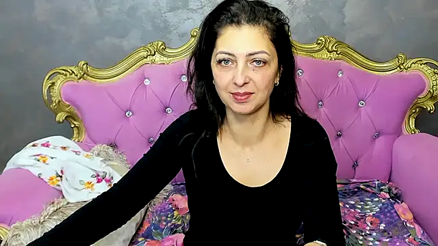 DivinSandra online show from 5, 1, 2025