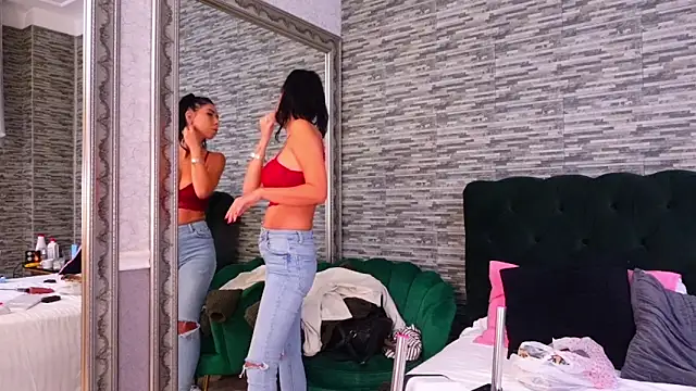 SarraRose online show from 4, 10, 2025