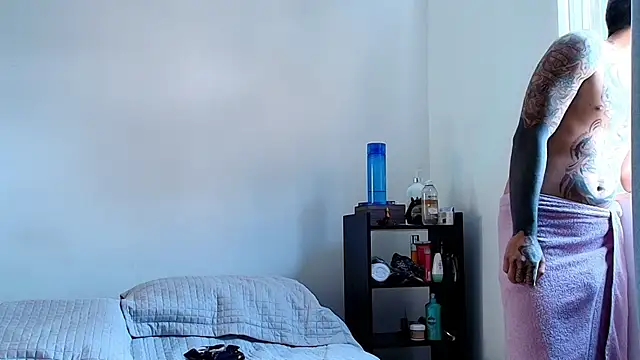 anika lowen02 online show from 13, 12, 2024