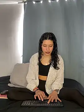 anika lowen02 online show from 10, 10, 2025