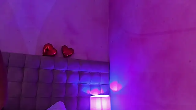 Snapshot of MelaniieRoux chatting on 28, 2, 2025 MelaniieRoux online show from 28, 2, 2025