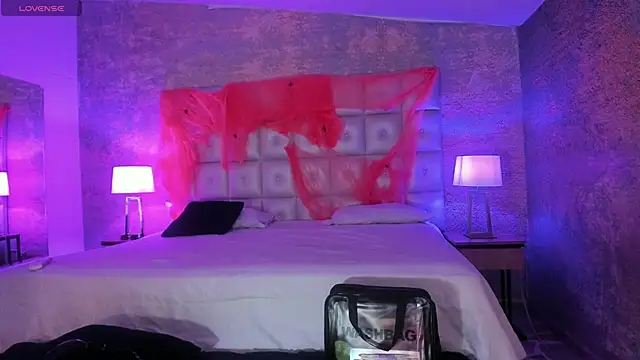 Snapshot of MelaniieRoux chatting on 16, 10, 2025 MelaniieRoux online show from 16, 10, 2025