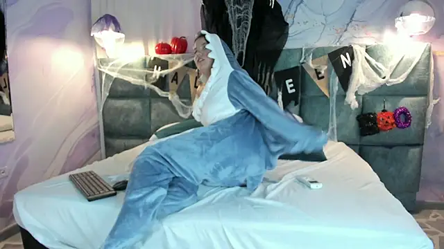 Snapshot of MelaniieRoux chatting on 28, 10, 2025 MelaniieRoux online show from 28, 10, 2025